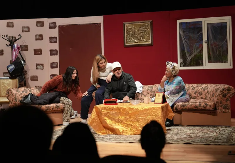 Babam Geri Döndü Tiyatro Oyunu Keçiören