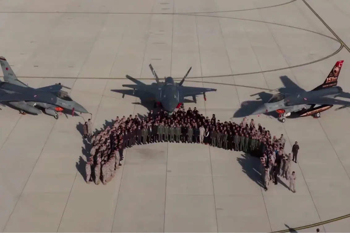 Bayraktar KIZILELMA dünya havacılık tarihinde ilk başarıya imza attı